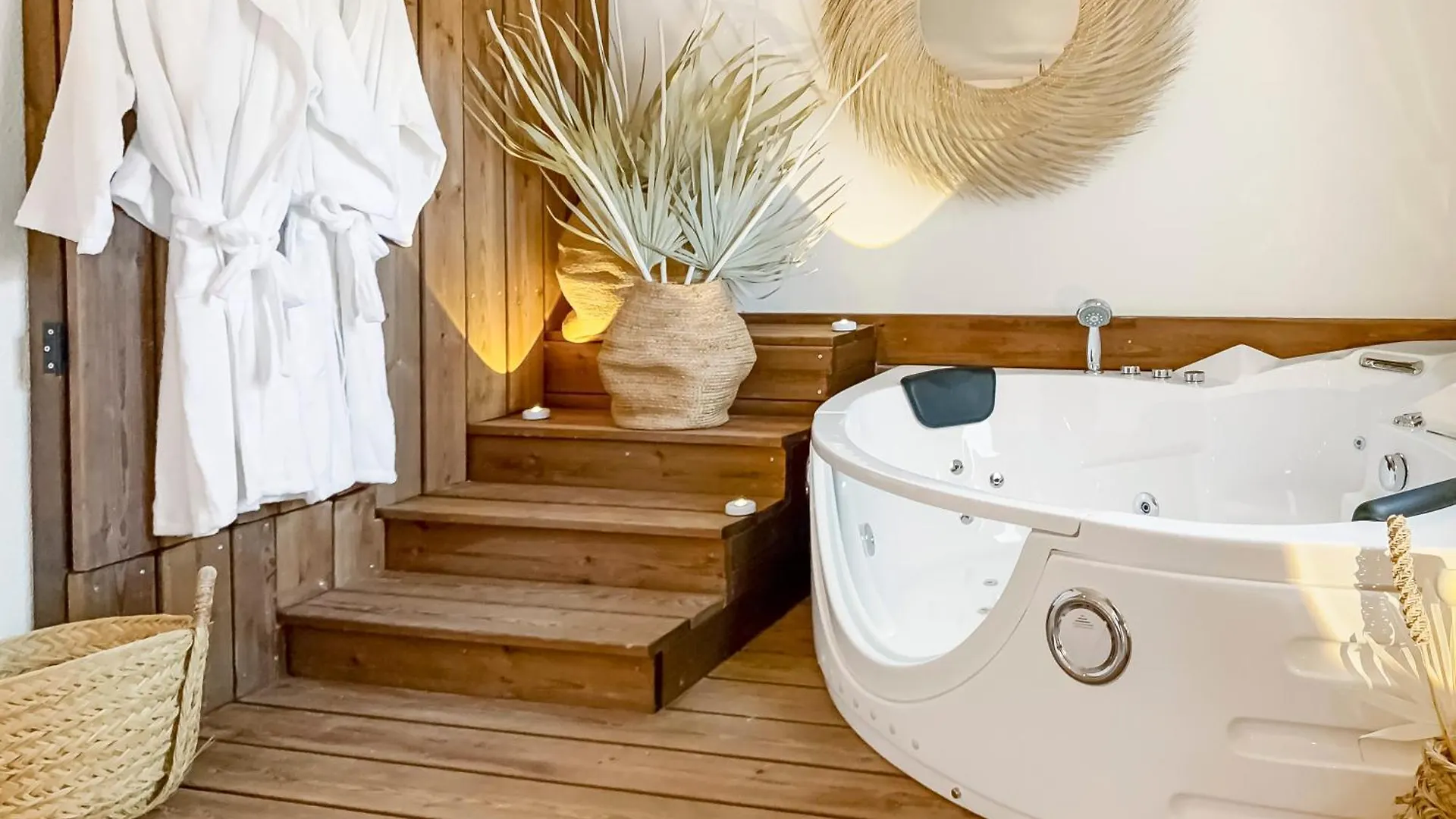 Bali Room Toulouse 0*,