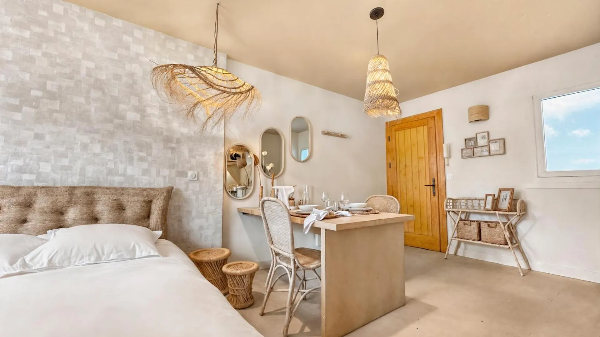 Bali Room Toulouse 0*,